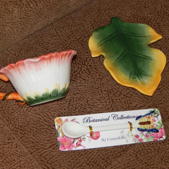 Corner Ruby Botanical Collection White Flower Shape Teacup Leaf Saucer Spoon NWT - Picture 9 of 13